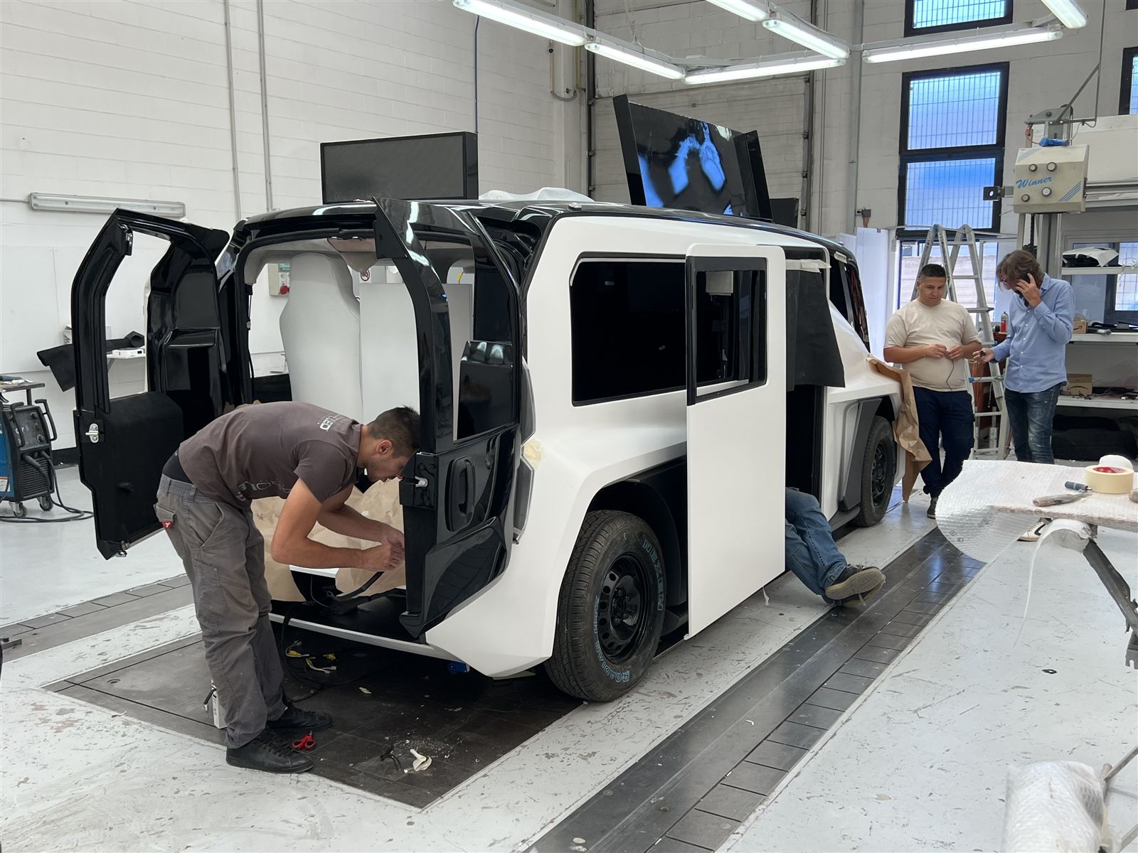 Final fitting of the white prototype