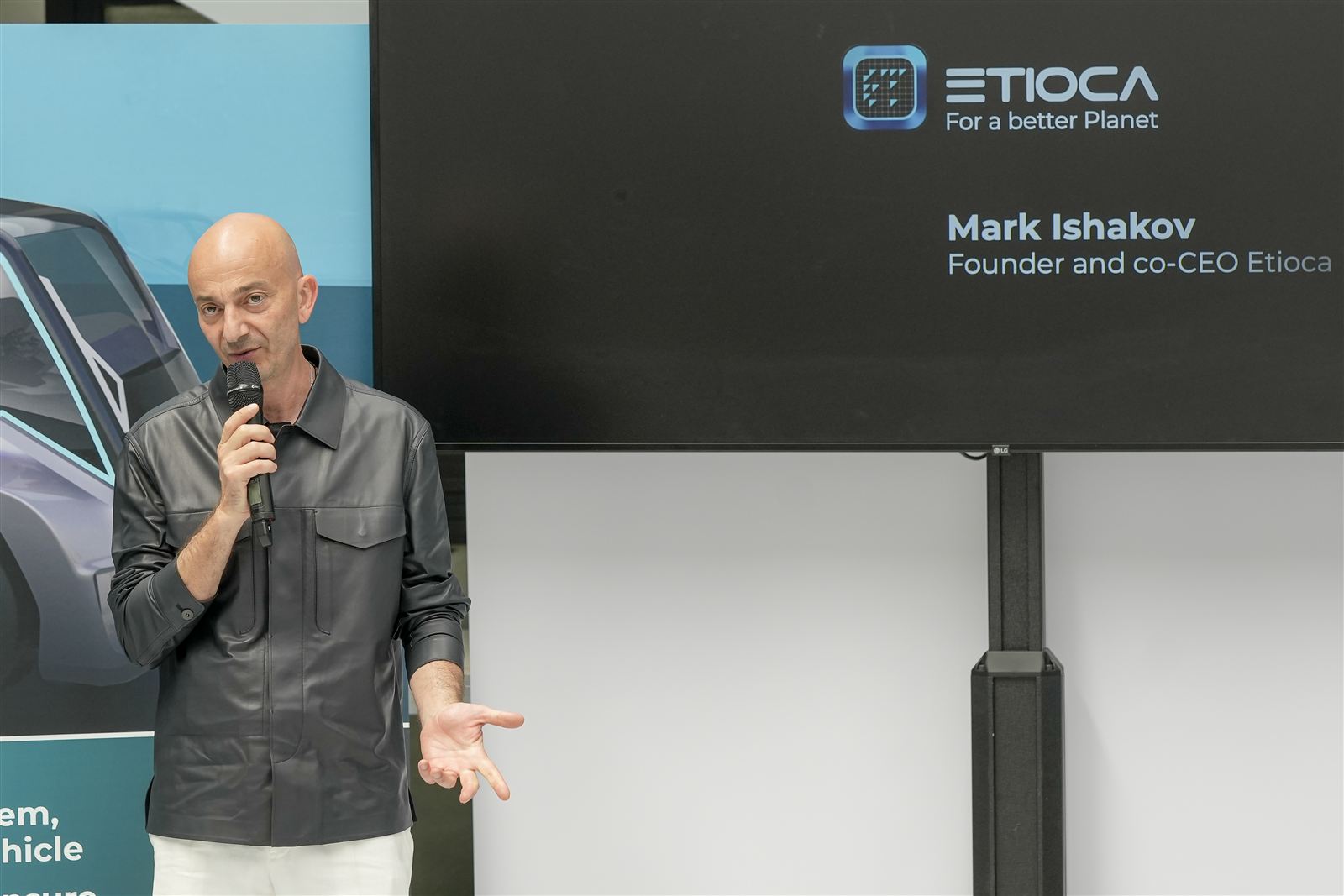 Mark Ishakov speaking at the Turin presentation