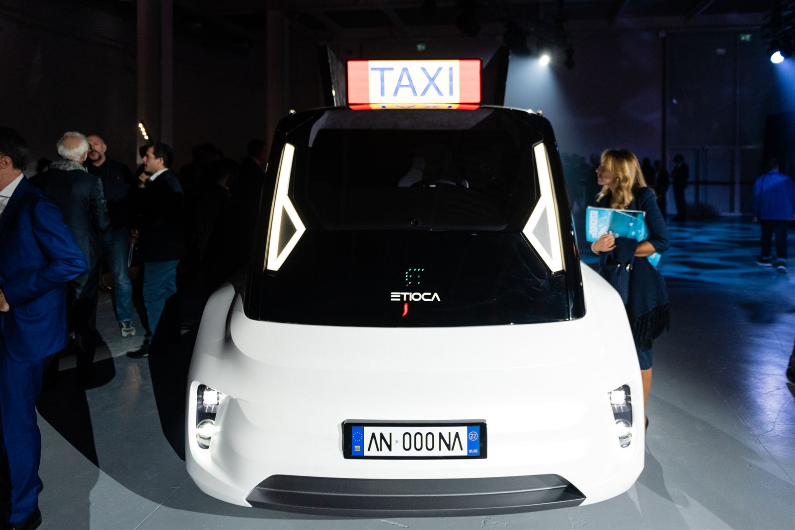 Front of the ETIOCA taxi with roof sign