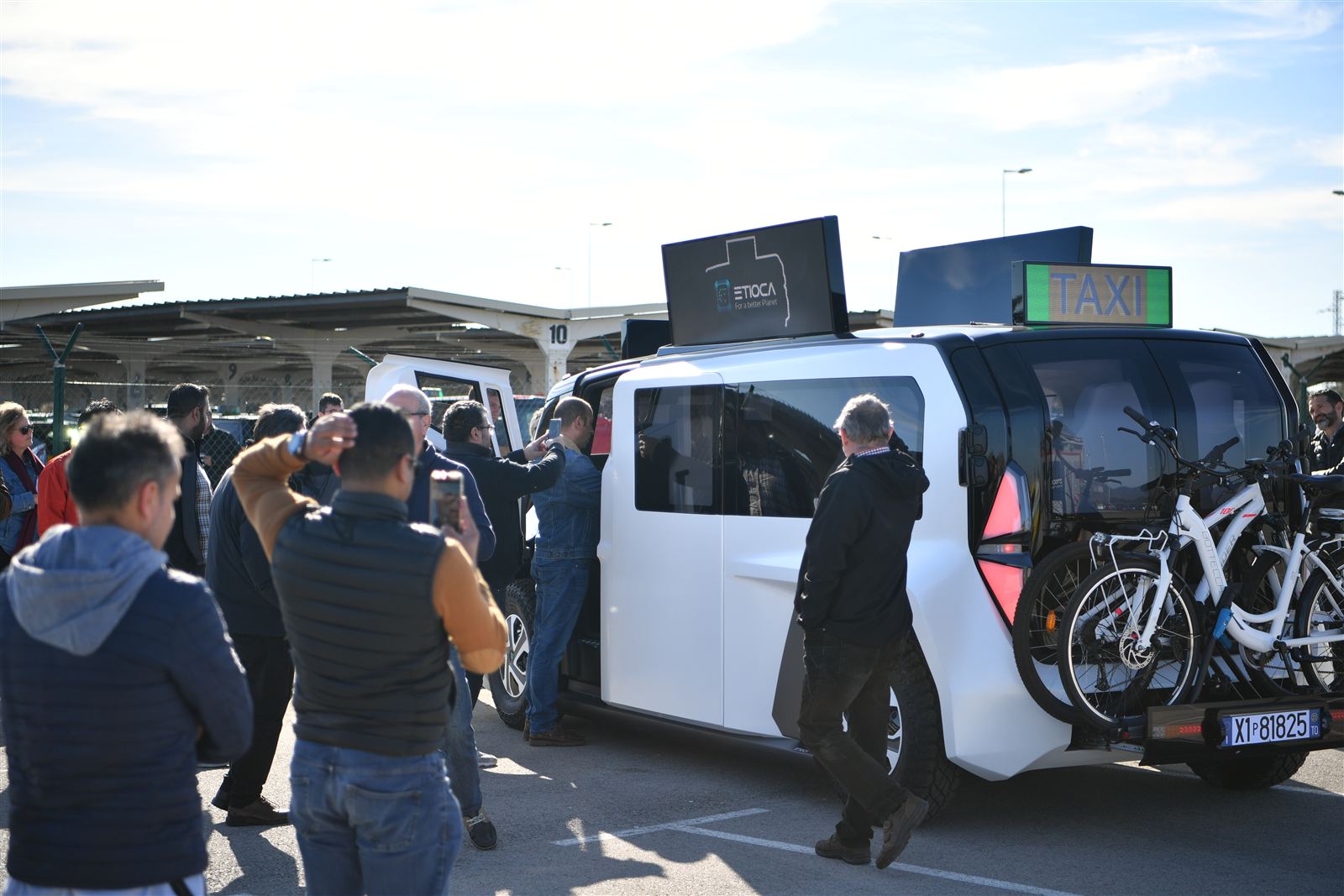 Taxi drivers inspecting the prototype in Barcelona